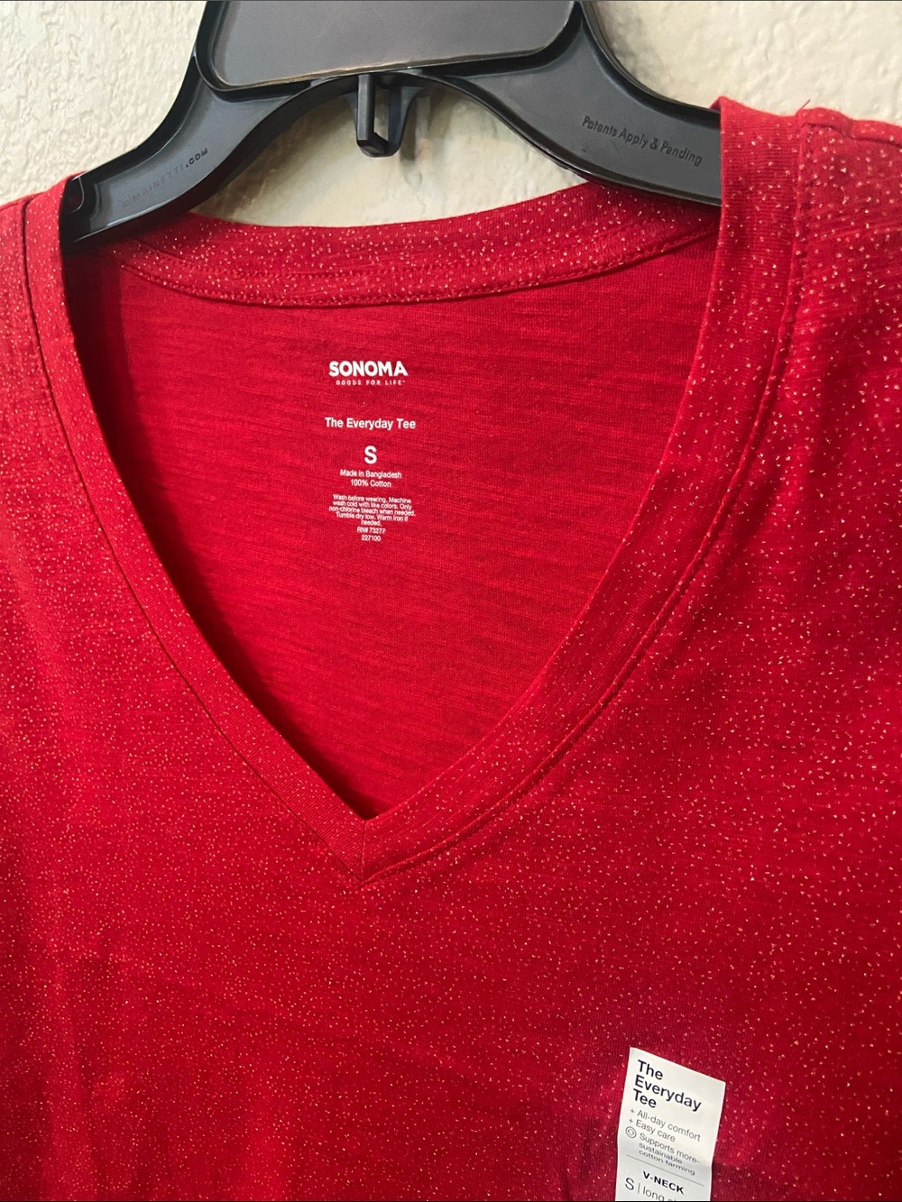 Sonoma Gold Sparkle Red V-Neck Long Sleeve Tee. Size Small. NWT